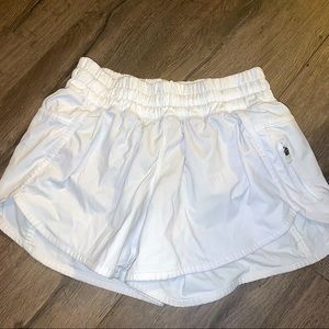 Lululemon sz 6 pre-owned white shorts
